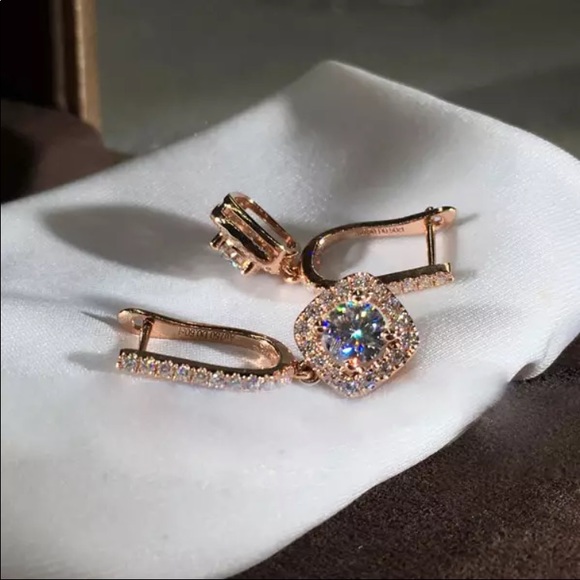 *GORGEOUS* ROSE GOLD 18k STUD EARRINGS - Picture 4 of 4